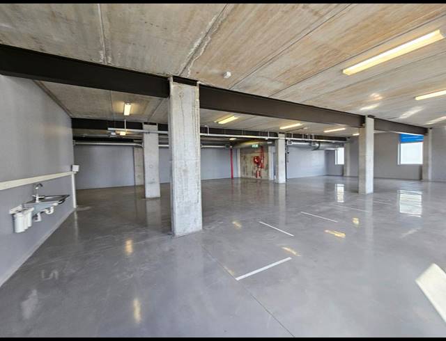 1,376M² OFFICE TO LET IN PAARDEN EILAND